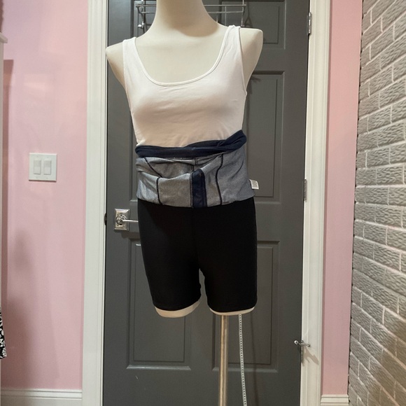 Athleta Bettona Dark Blue Denim-look Skort - Picture 12 of 12